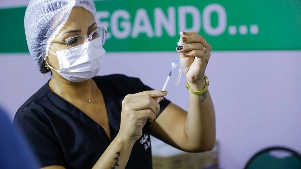 Covid-19: confira pontos de vacinação para idosos, adultos, jovens e crianças neste sábado, em Manaus