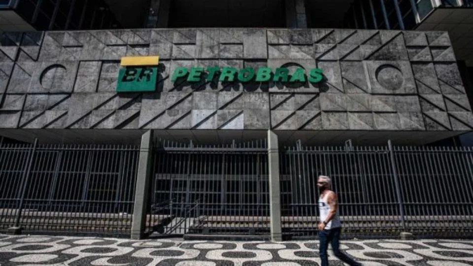 Governo federal anuncia troca no comando da Petrobras e indica Adriano Pires para presidência da estatal