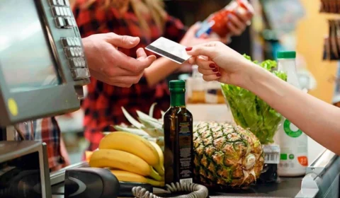 Congresso avalia MP que permite pagar vale alimentação em dinheiro