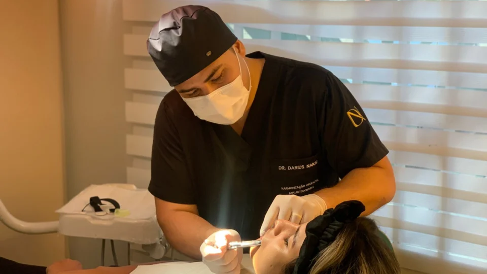 Odontologia estética avança no AM com uso de plasma sanguíneo para preenchimento facial