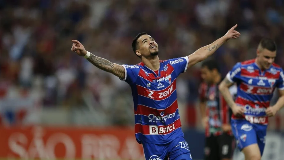 Com dois de Yago Pikachu, Fortaleza vence Ceará por 2 a 0 e sai na frente nas oitavas de final da Copa do Brasil