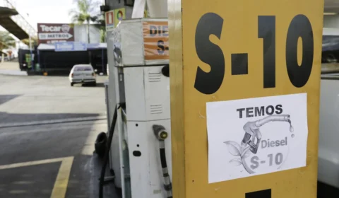 Redução do preço do diesel em 8,9% inicia nesta terça-feira no Brasil