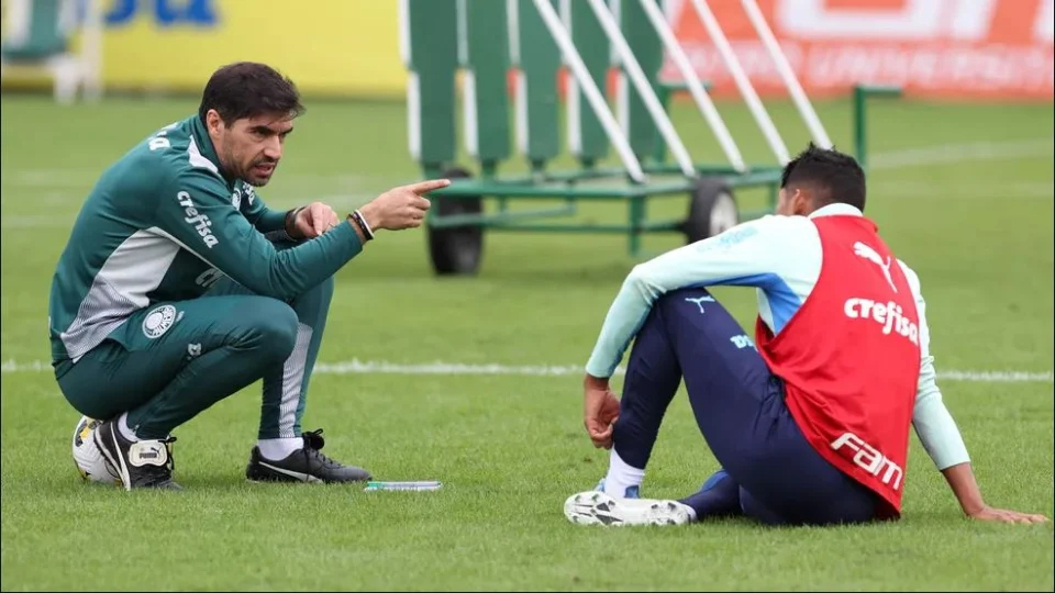 Para vencer Bragantino pelo Brasileirão, Palmeiras trabalha construção de jogadas e finalizações nesta sexta-feira