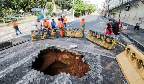 Vagas do Zona Azul são concedidas a taxistas de Manaus durante obra no Centro