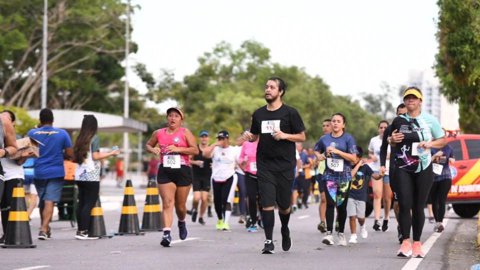 Corrida da Guarda Municipal reúne mais de mil participantes na Ponta Negra, em Manaus