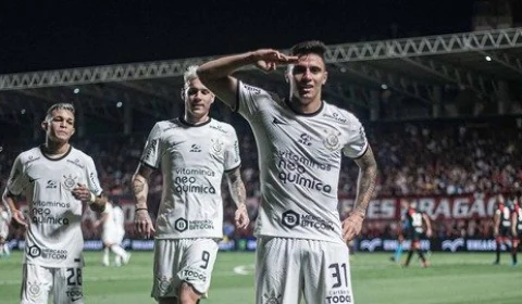 Corinthians vence Atlético Goianiense por 1 a 0 e assume liderança do Brasileirão