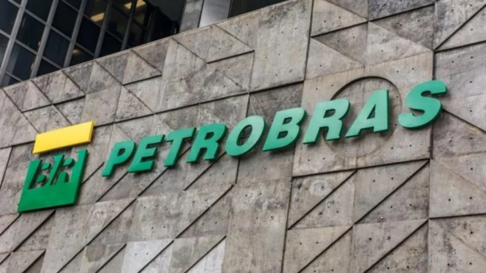 Petrobras anuncia aumento de 19% no preço do gás natural para distribuidoras a partir de domingo