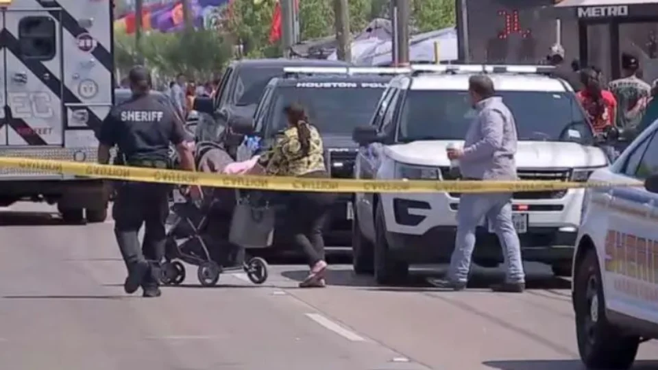 Novo tiroteio deixa ao menos duas pessoas feridas em supermercado, nos EUA