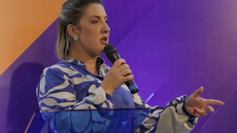 Após assumir, nova presidente da Caixa apresenta primeiras medidas frente ao banco