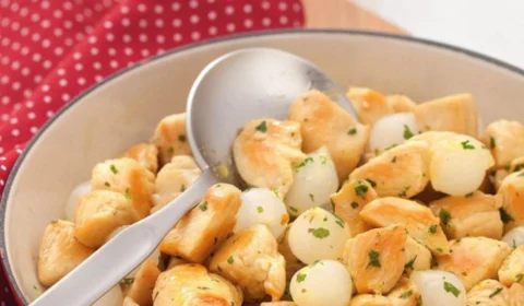 RECEITA FÁCIL: aprenda a fazer frango com mini cebolas