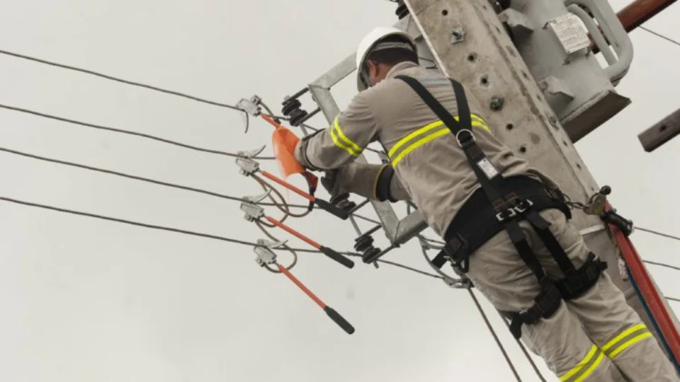 Veja locais que terão energia interrompida nesta segunda e terça-feira em Manaus