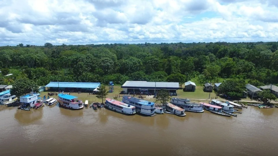 Coari, no AM, pretende gastar R$ 6,8 milhões com serviço de transporte escolar fluvial