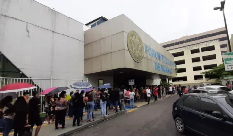 Fila imensa é registrada em atendimento presencial do TRE-AM nesta sexta-feira