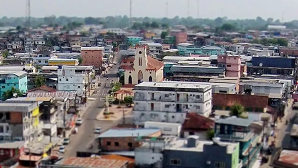 Concessionária firma TAC com MPAM para regularizar fornecimento de energia em Tefé