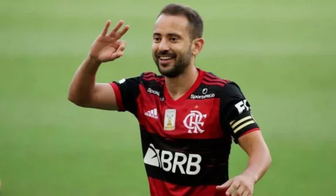 Boas atuações de Everton Ribeiro no Flamengo podem levá-lo ao Catar