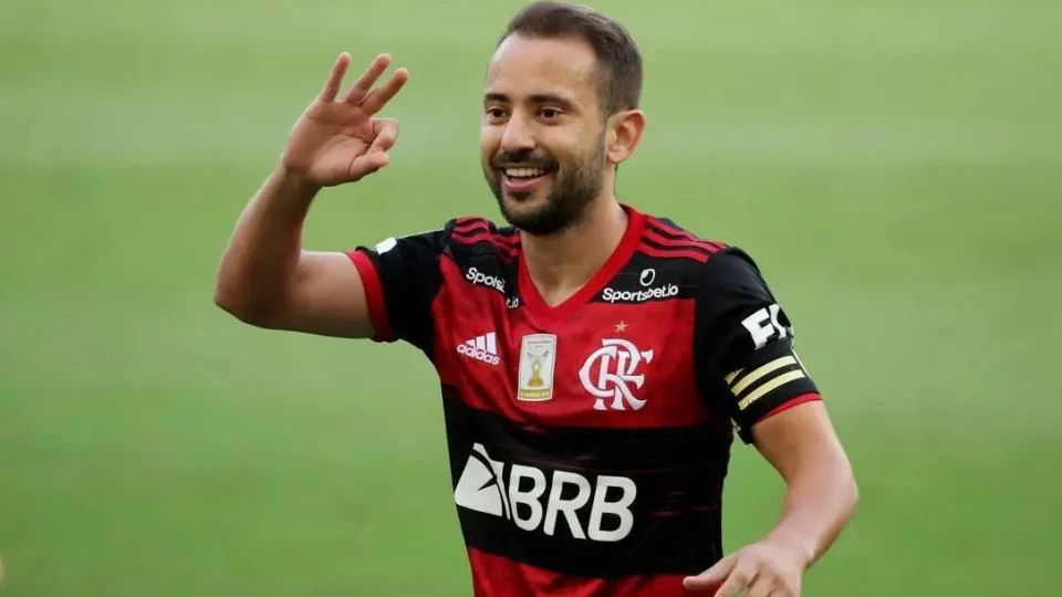Boas atuações de Everton Ribeiro no Flamengo podem levá-lo ao Catar