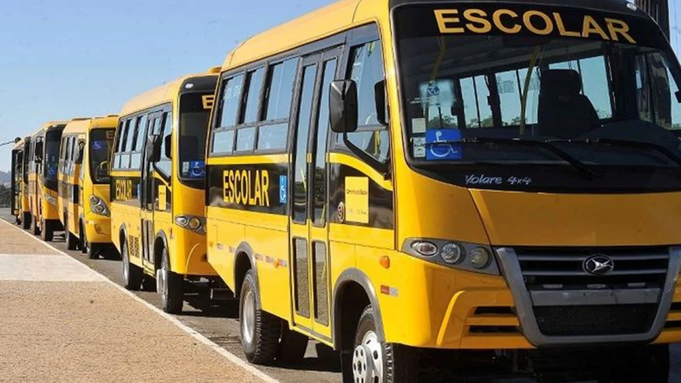 TCU barra licitação do MEC para compra de ônibus escolares após suspeita de superfaturamento