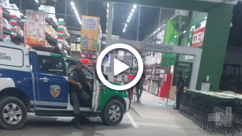 VÍDEO: cliente de supermercado atira e mata suspeito de assalto na Zona Norte de Manaus