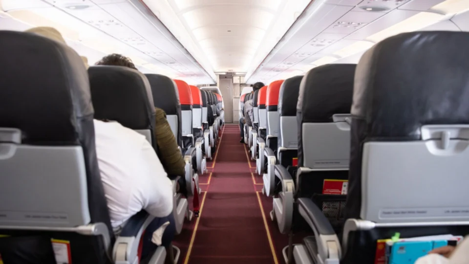 Anvisa mantém uso de máscaras em aviões e aeroportos