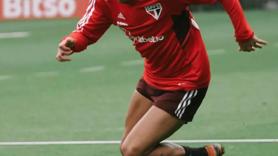 Livre de suspensão, Rafinha volta ao São Paulo contra Coxa e aponta: ‘A gente precisa da vitória, é um jogo importante’