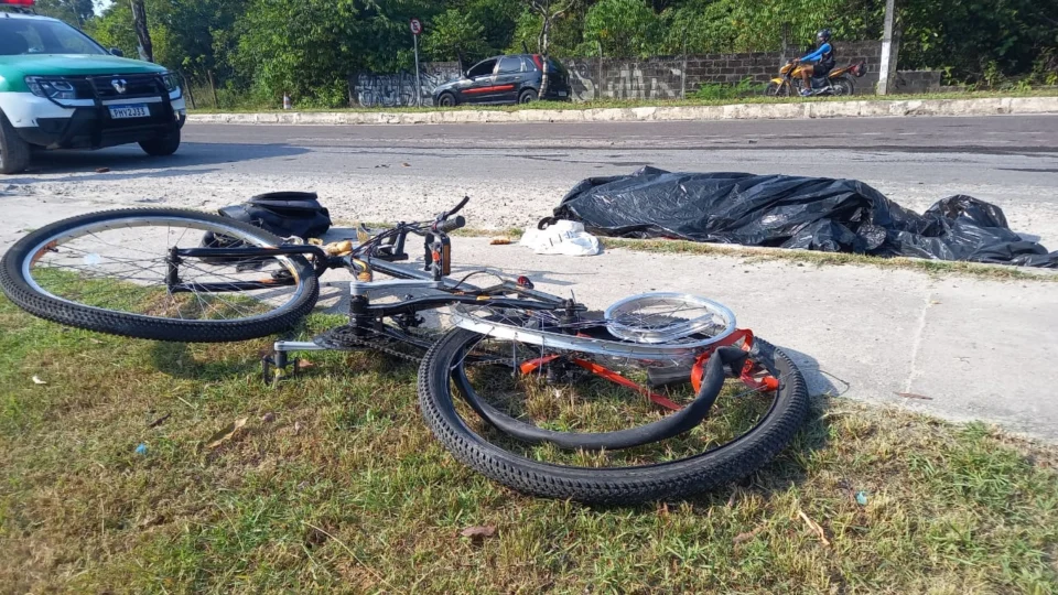 Ciclista é atropelado e morre após ser arrastado por carro na Zona Centro-Oeste de Manaus