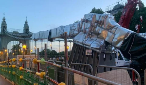 Calor faz Londres ‘embrulhar’ ponte de 134 anos com papel de alumínio