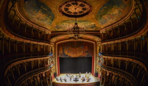 Teatro Amazonas faz programação especial para início do mês dos namorados