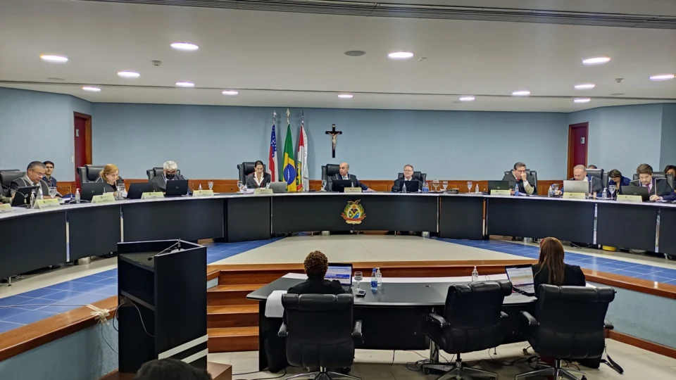 No AM, TCE alerta municípios sobre impactos na folha de pagamento na saúde