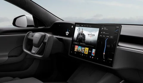 Carros elétricos da Tesla devem rodar jogos do Steam em agosto, diz Musk