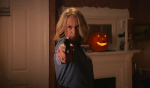 ‘Halloween Ends’ estreia no Brasil e atriz Jamie Lee Curtis se despede da protagonista