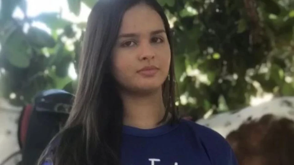 Após banho, adolescente morre eletrocutada ao encostar em fio de TV, no MA