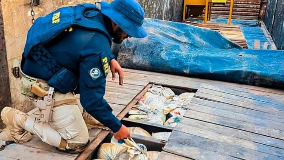 BR-174: PRF apreende mais de 8 toneladas de cassiterita no Amazonas