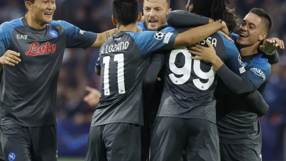 Napoli mete 6 a 1 no Ajax em plena Amsterdã nesta terça pela Champions League
