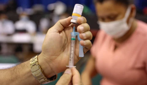 Covid-19: mais de 1 milhão de pessoas estão com doses atrasadas em Manaus