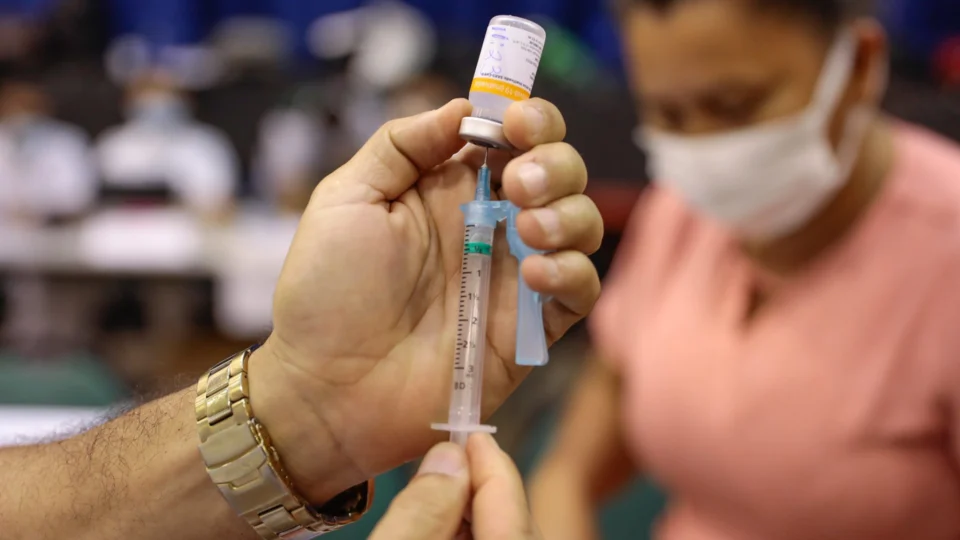 Covid-19: mais de 1 milhão de pessoas estão com doses atrasadas em Manaus