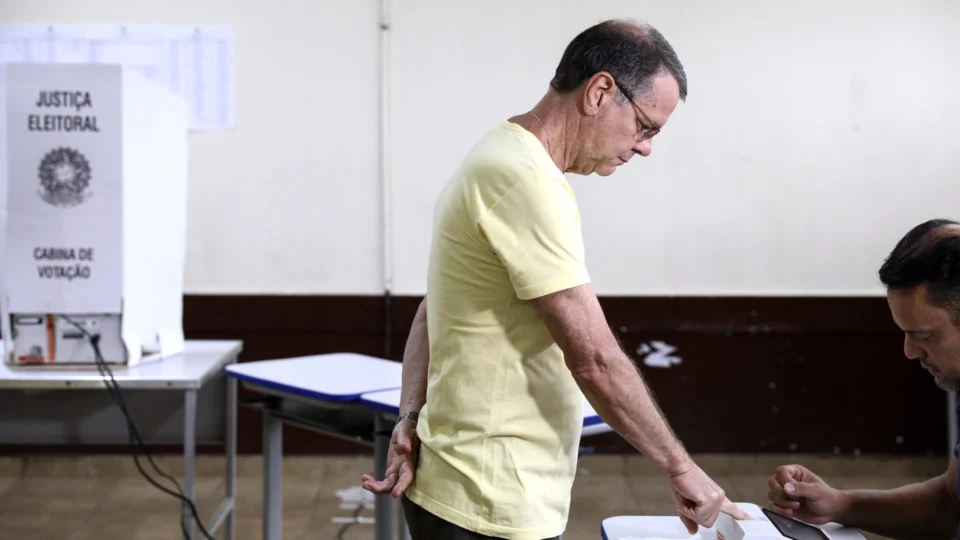 Eleições 2024: é permitido faltar ao trabalho para votar?