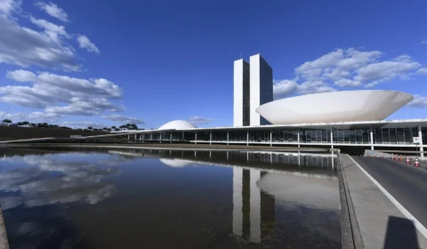 Congresso promulga aumento salarial de presidente, vice, parlamentar e ministro