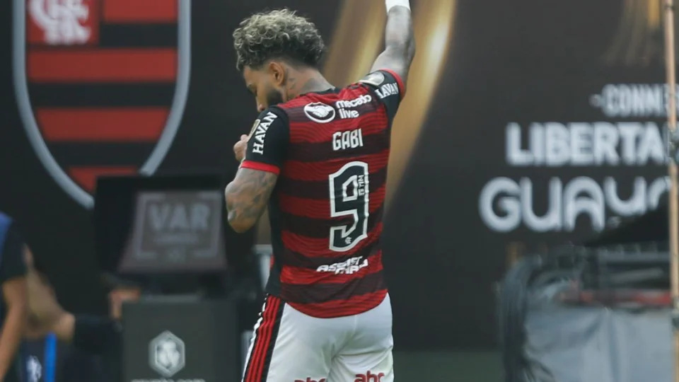 Flamengo vence Volta Redonda de virada com dois gols de Gabigol