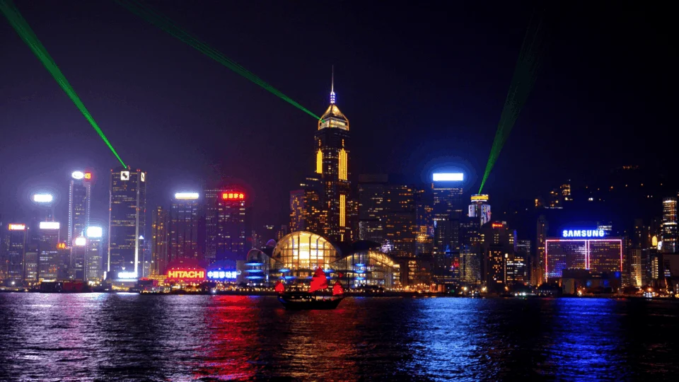 Para atrair turistas, Hong Kong oferece 500 mil passagens aéreas gratuitas