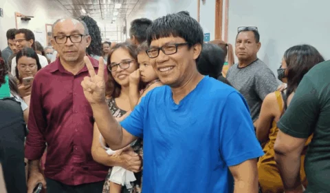 Eleições 2022: Israel Tuyuka (PSOL) vota na Zona Centro-Sul de Manaus