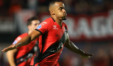 Flu sofre virada espetacular de 3 a 2 do Atlético/GO nesta quarta pela 30ª rodada do Brasileirão