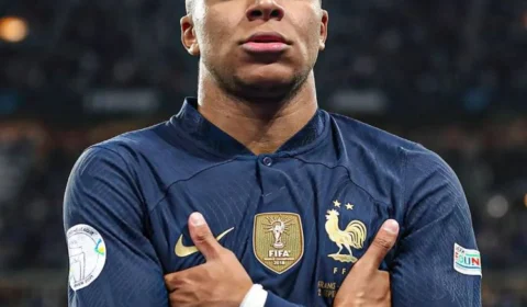 Atacante do PSG Mbappé é jogador mais bem pago do mundo, segundo revista Forbes