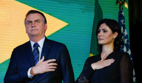 Primeira-dama Michelle para de seguir Jair e Carlos Bolsonaro no Instagram