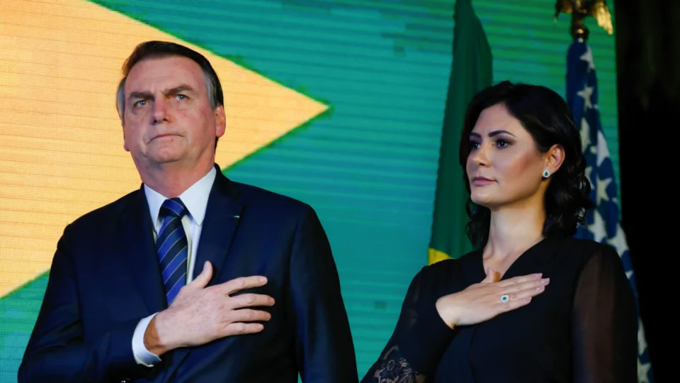 Primeira-dama Michelle para de seguir Jair e Carlos Bolsonaro no Instagram