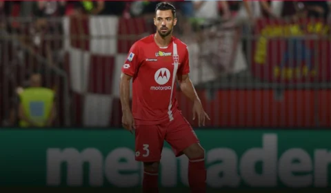 Ex-zagueiro do Flamengo Pablo Marí sofre ataque e é esfaqueado por homem na Itália