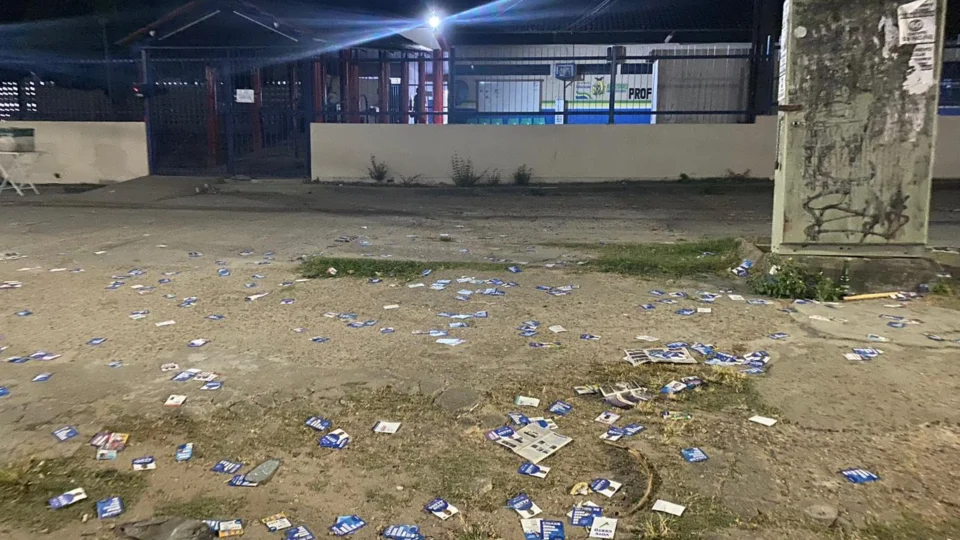 Eleições 2022: Manaus amanhece com ruas sujas de ‘santinhos’