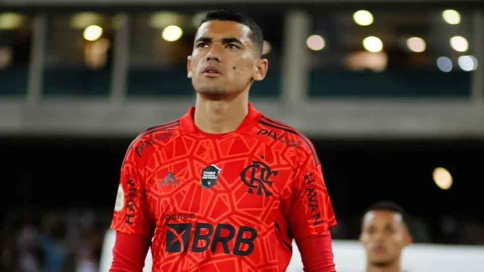 Flamengo x Cuiabá: goleiro Santos é único titular neste sábado no Brasileirão