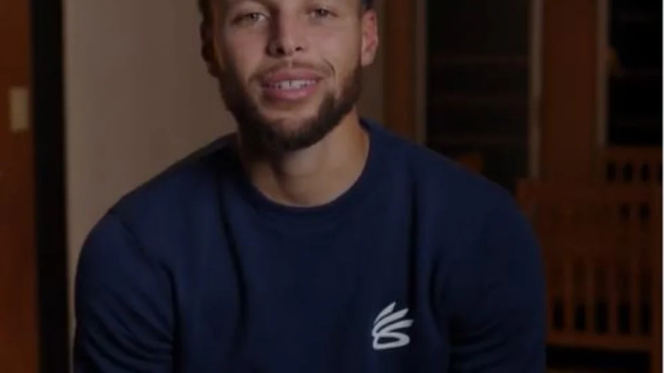 Astro da NBA Stephen Curry receberá salário em torno de 251 milhões nesta temporada 