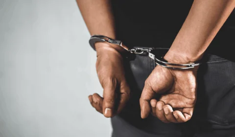 Suspeito de matar adolescente com capacete é preso ao voltar a Rio Branco