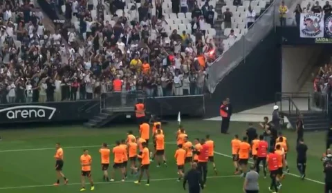 Corinthians treina com apoio da torcida visando final da Copa do Brasil contra Flamengo